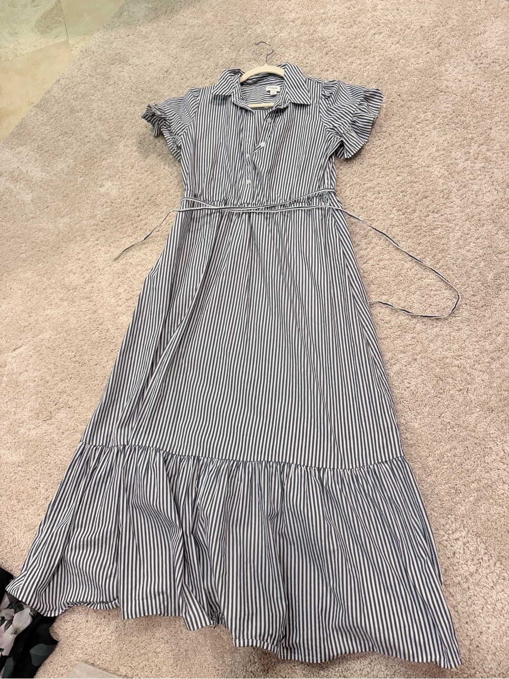 J crew poplin maxi dress. Ruffle sleeve and bottom detail. Size 10